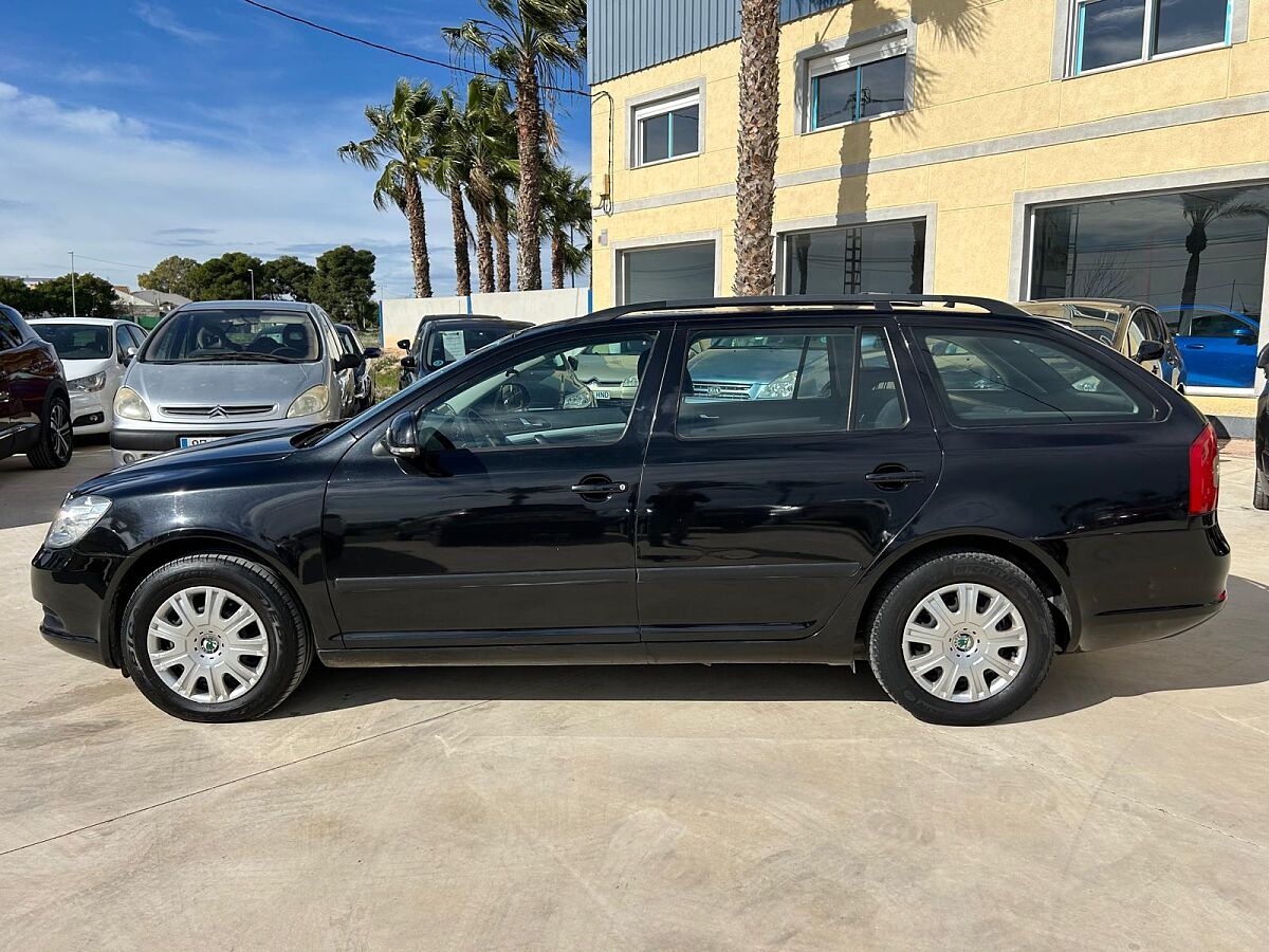 SKODA OCTAVIA AMBIENTE ESTATE 1.6 TDI AUTO SPANISH LHD IN SPAIN 80000 MILES 2011